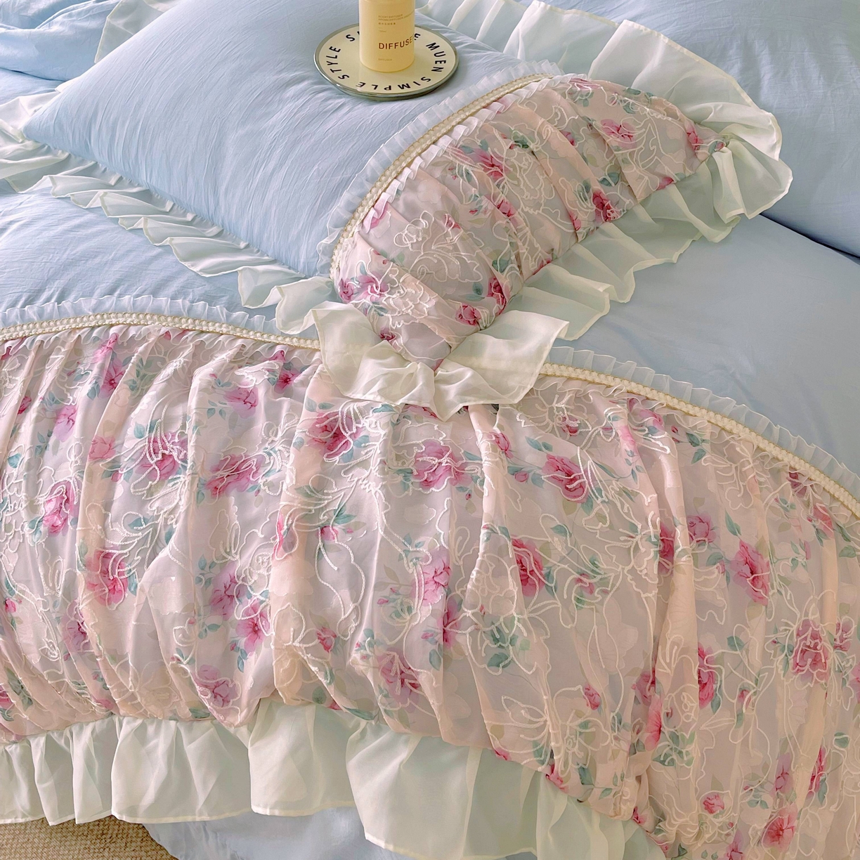 91家纺网 家纺一手货源 找家纺 大麦乐田 2025新款法式少女心水洗糯小棉公主风蕾丝花边四件套 米兰春天-浅兰