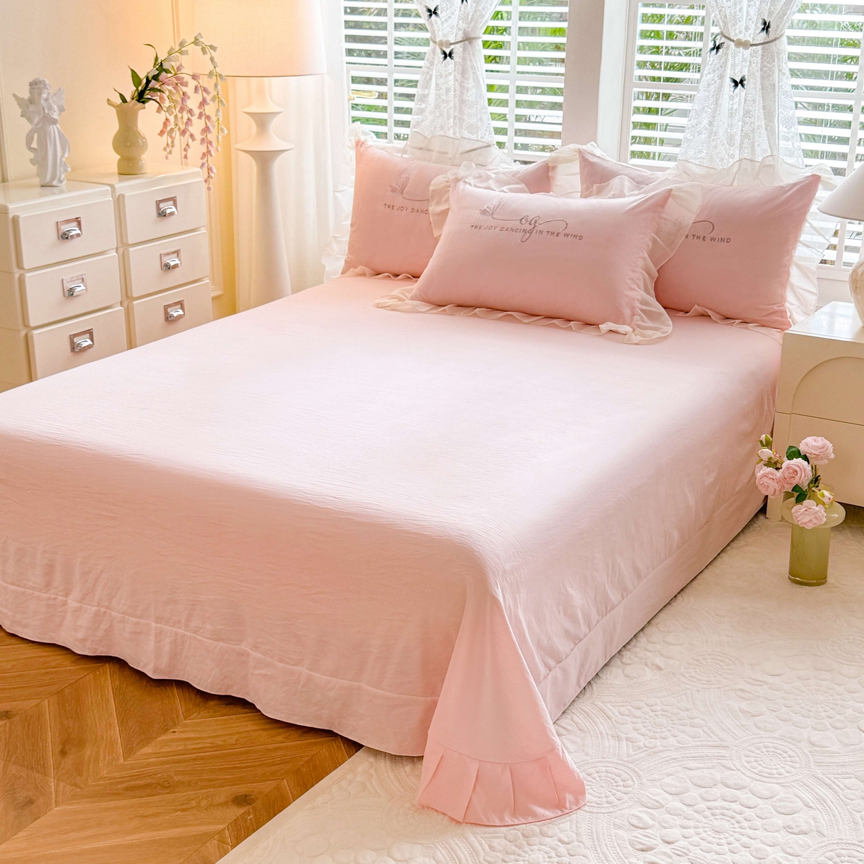 91家纺网 家纺一手货源 找家纺 大麦乐田 2025新款法式少女心水洗公主风贴布绣蕾丝花边四件套 花蝶之恋-粉