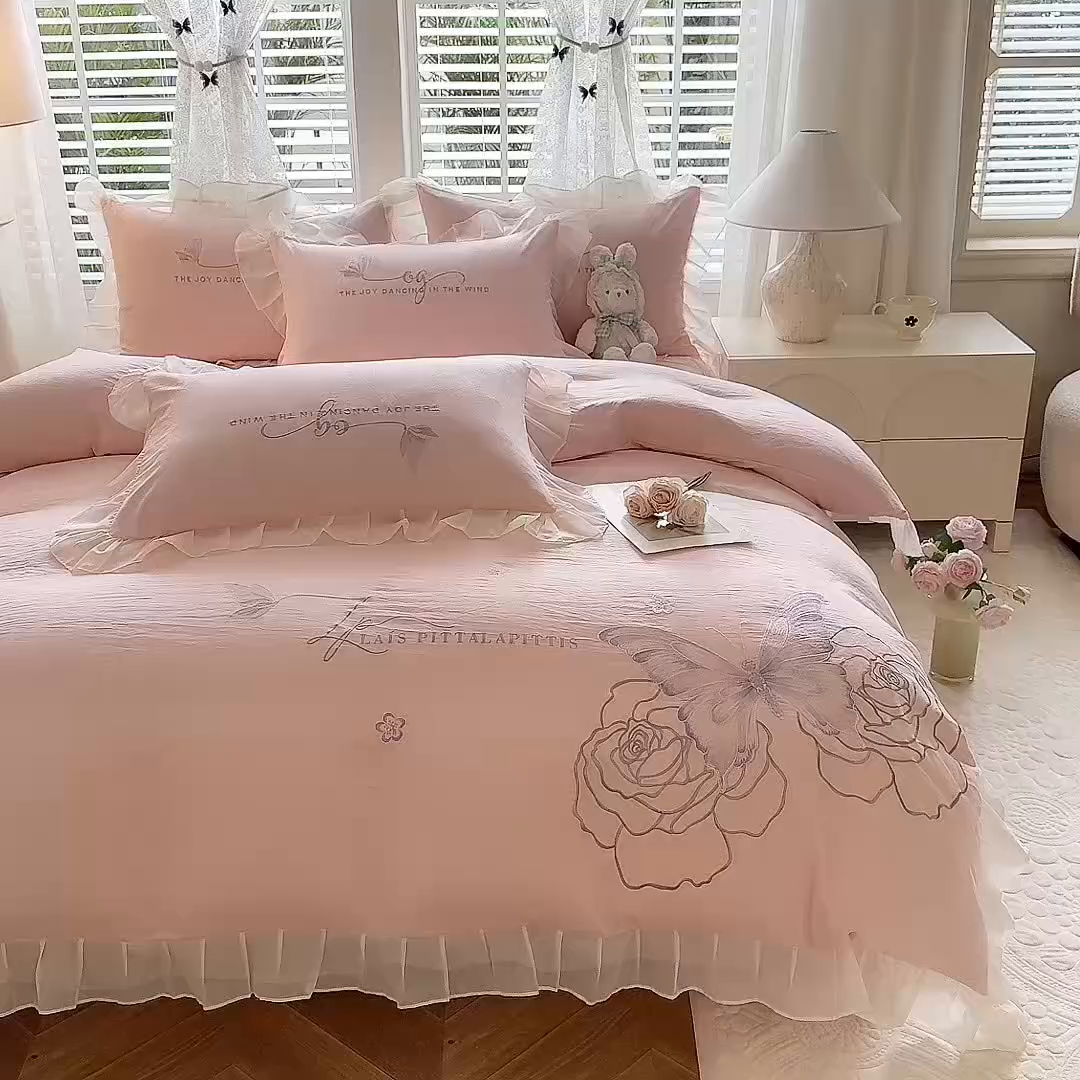 91家纺网 家纺一手货源 找家纺 大麦乐田 2025新款法式少女心水洗公主风贴布绣蕾丝花边四件套 花蝶之恋-粉