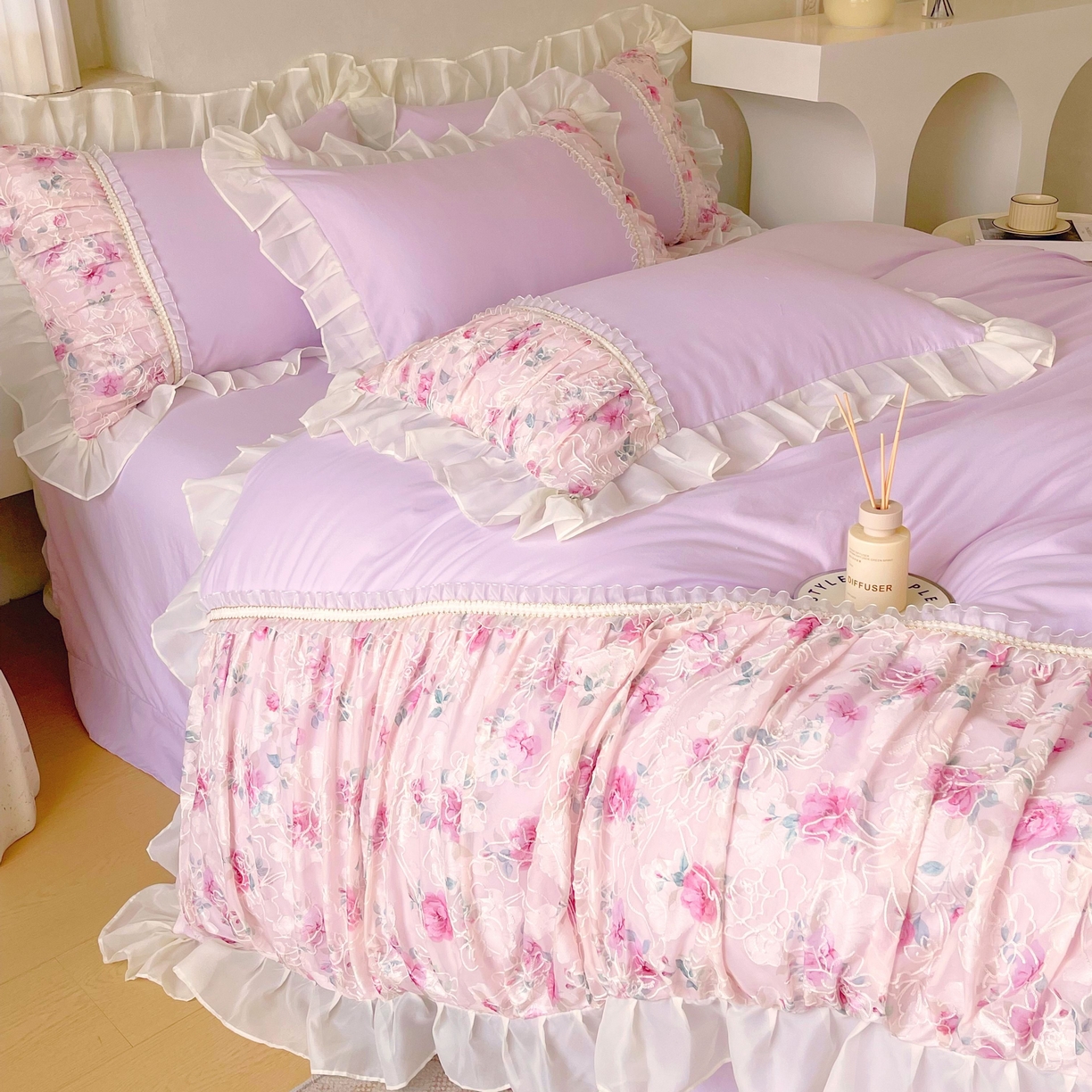 91家纺网 家纺一手货源 找家纺 大麦乐田 2025新款法式少女心水洗糯小棉公主风蕾丝花边四件套 米兰春天-嫩紫