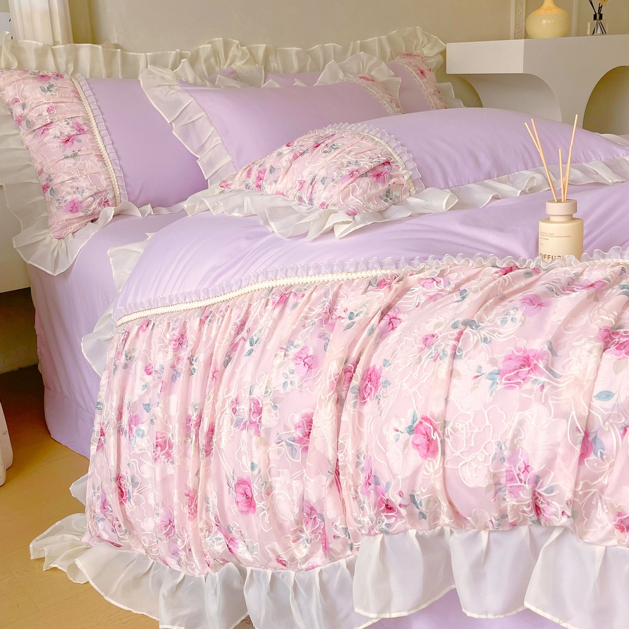 91家纺网 家纺一手货源 找家纺 大麦乐田 2025新款法式少女心水洗糯小棉公主风蕾丝花边四件套 米兰春天-嫩紫