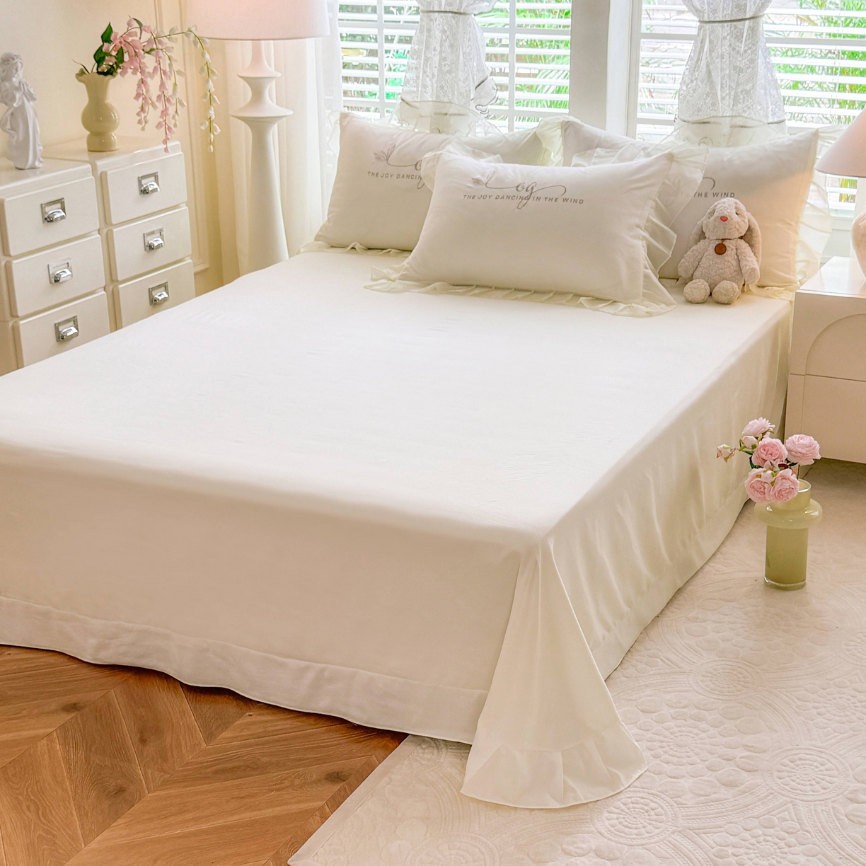 91家纺网 家纺一手货源 找家纺 大麦乐田 2025新款法式少女心水洗公主风贴布绣蕾丝花边四件套 花蝶之恋-奶白