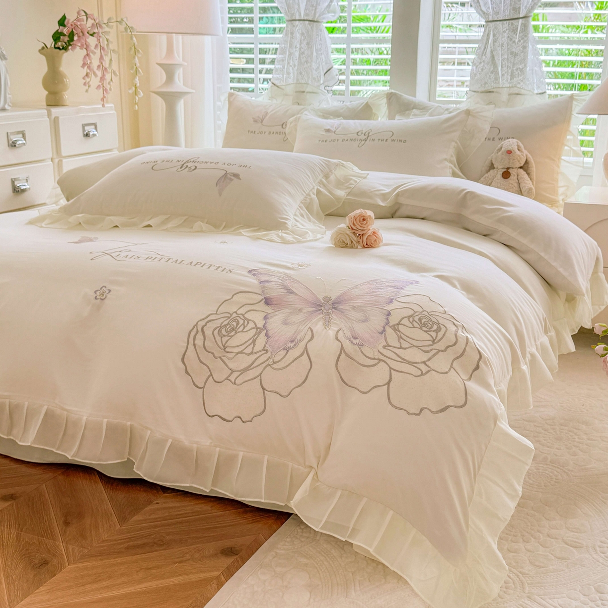 91家纺网 家纺一手货源 找家纺 大麦乐田 2025新款法式少女心水洗公主风贴布绣蕾丝花边四件套 花蝶之恋-奶白