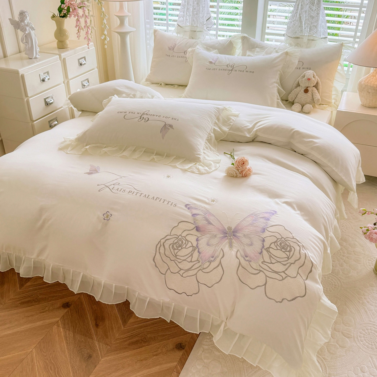 91家纺网 家纺一手货源 找家纺 大麦乐田 2025新款法式少女心水洗公主风贴布绣蕾丝花边四件套 花蝶之恋-奶白