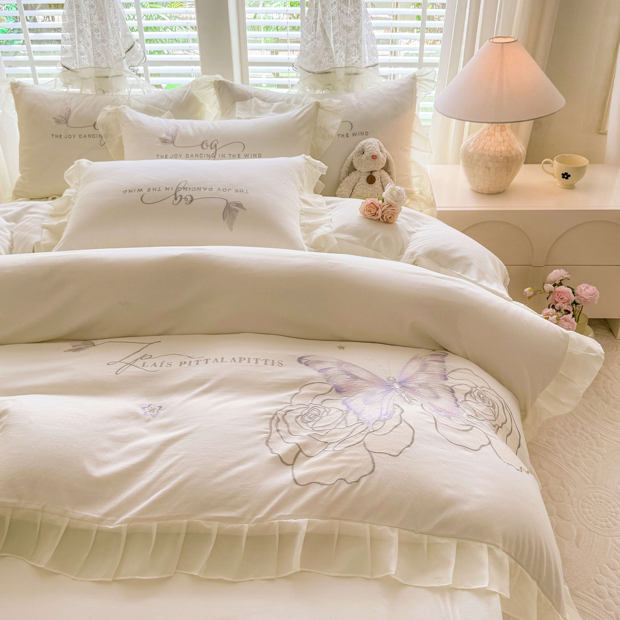 91家纺网 家纺一手货源 找家纺 大麦乐田 2025新款法式少女心水洗公主风贴布绣蕾丝花边四件套 花蝶之恋-奶白