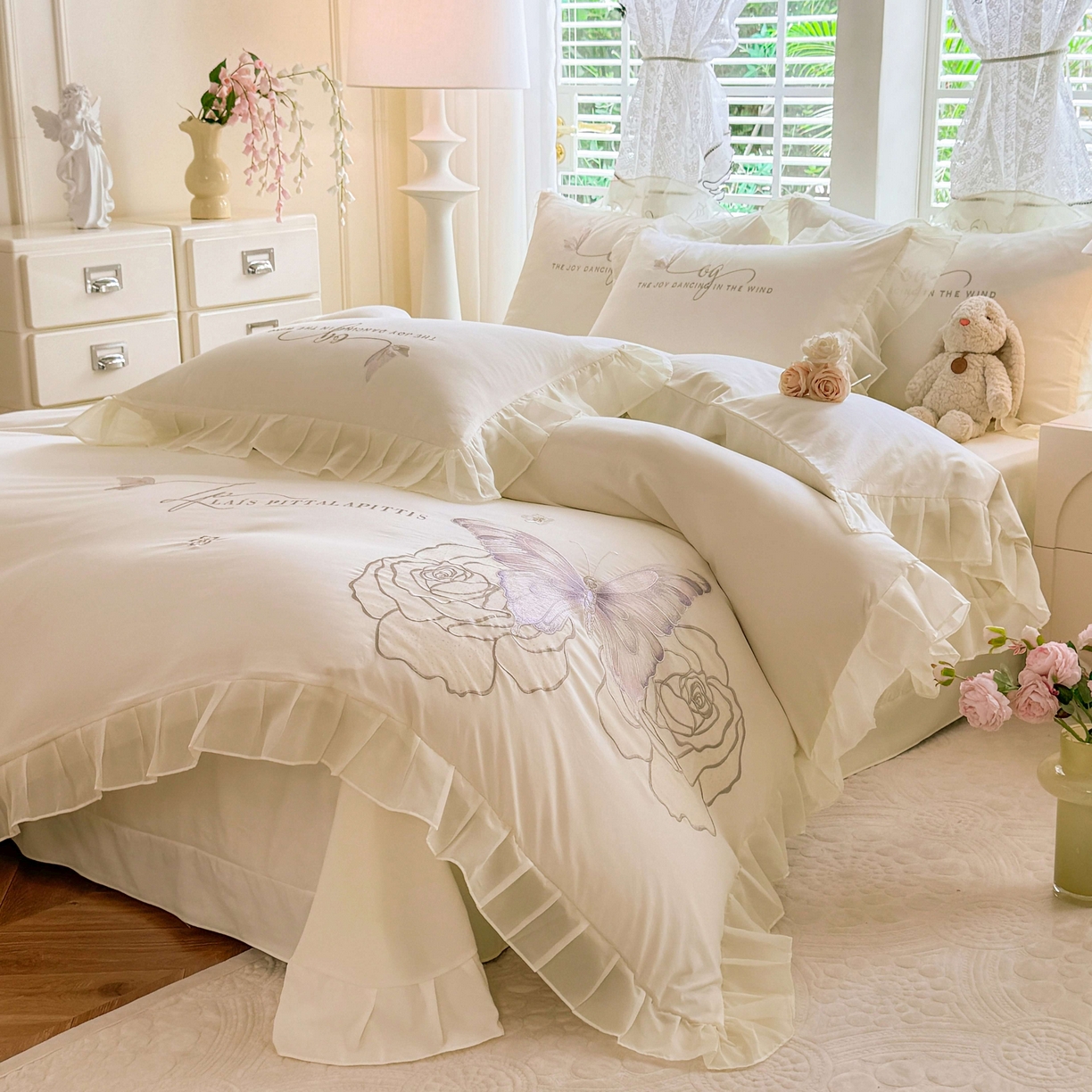 91家纺网 家纺一手货源 找家纺 大麦乐田 2025新款法式少女心水洗公主风贴布绣蕾丝花边四件套 花蝶之恋-奶白