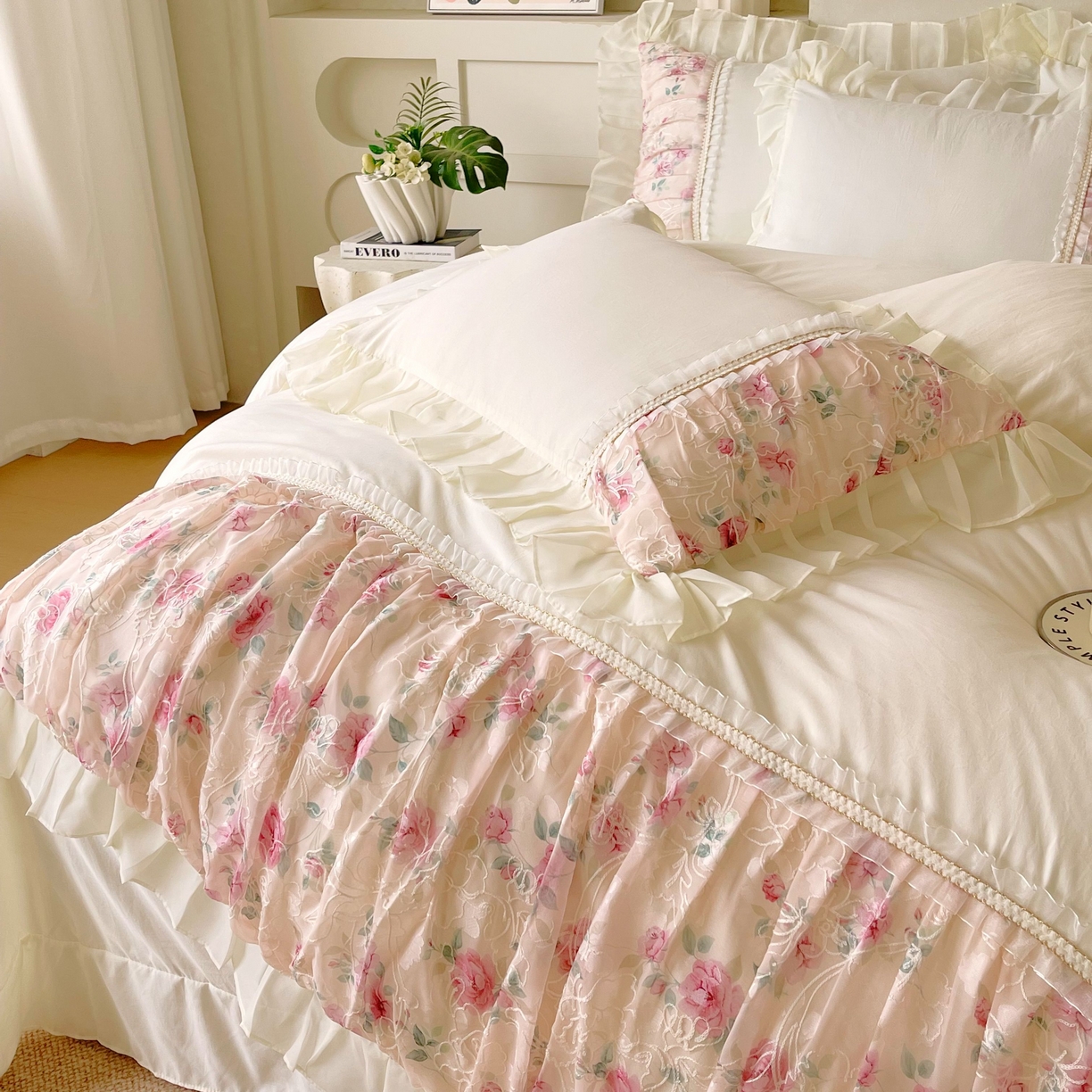 91家纺网 家纺一手货源 找家纺 大麦乐田 2025新款法式少女心水洗糯小棉公主风蕾丝花边四件套 米兰春天-嫩米