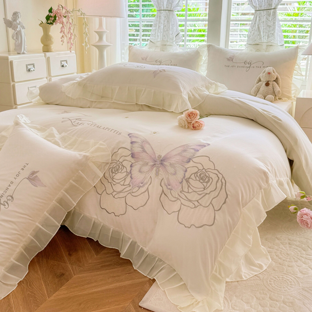 91家纺网 家纺一手货源 找家纺 大麦乐田 2025新款法式少女心水洗公主风贴布绣蕾丝花边四件套 花蝶之恋-奶白