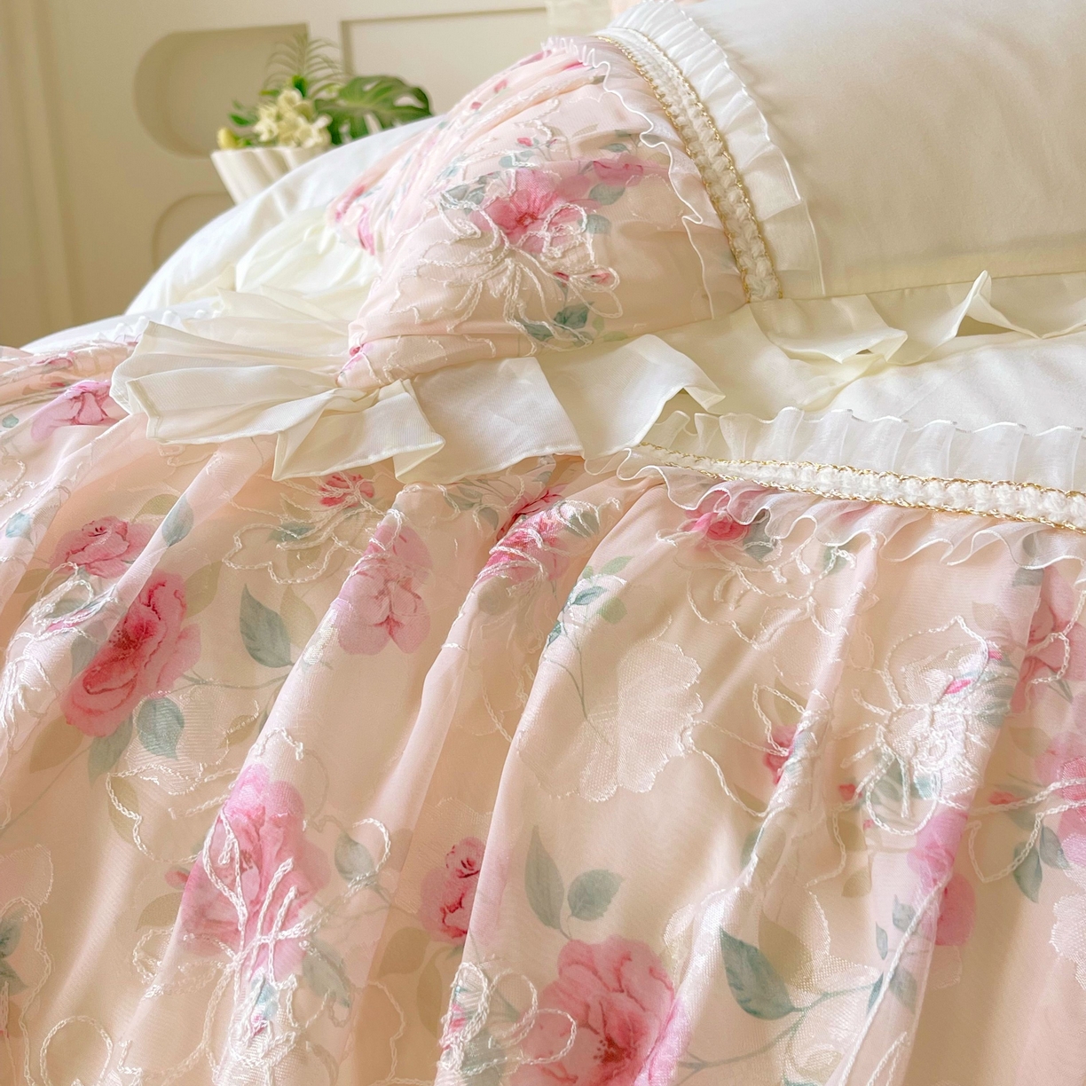 91家纺网 家纺一手货源 找家纺 大麦乐田 2025新款法式少女心水洗糯小棉公主风蕾丝花边四件套 米兰春天-嫩米