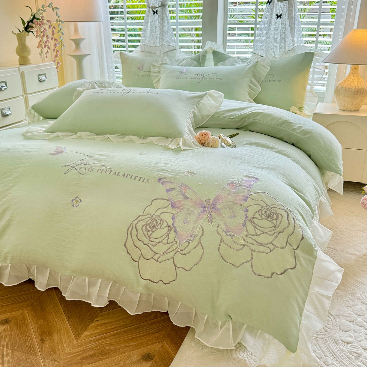 91家纺网 家纺一手货源 找家纺 大麦乐田 2025新款法式少女心水洗公主风贴布绣蕾丝花边四件套 花蝶之恋-嫩绿