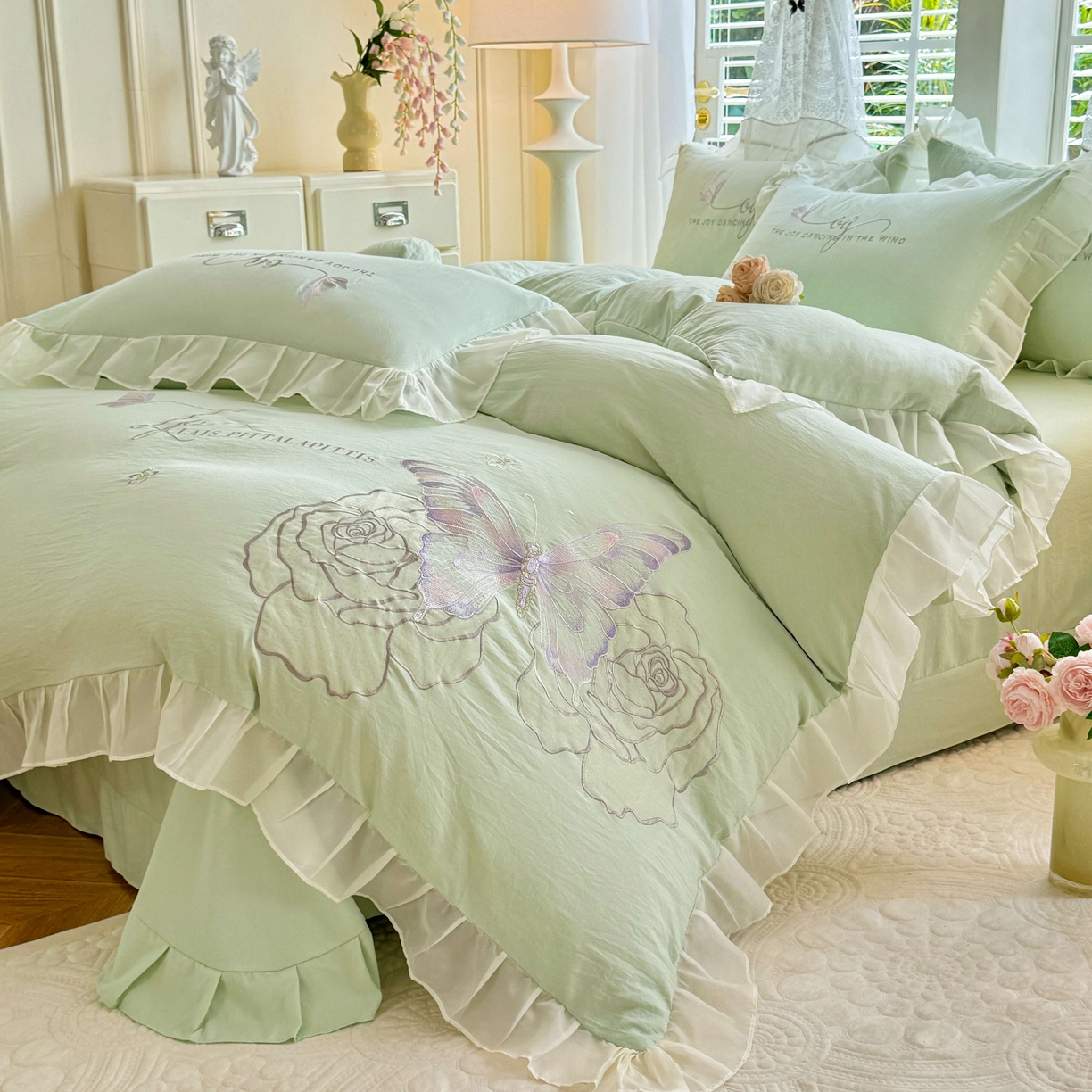 91家纺网 家纺一手货源 找家纺 大麦乐田 2025新款法式少女心水洗公主风贴布绣蕾丝花边四件套 花蝶之恋-嫩绿