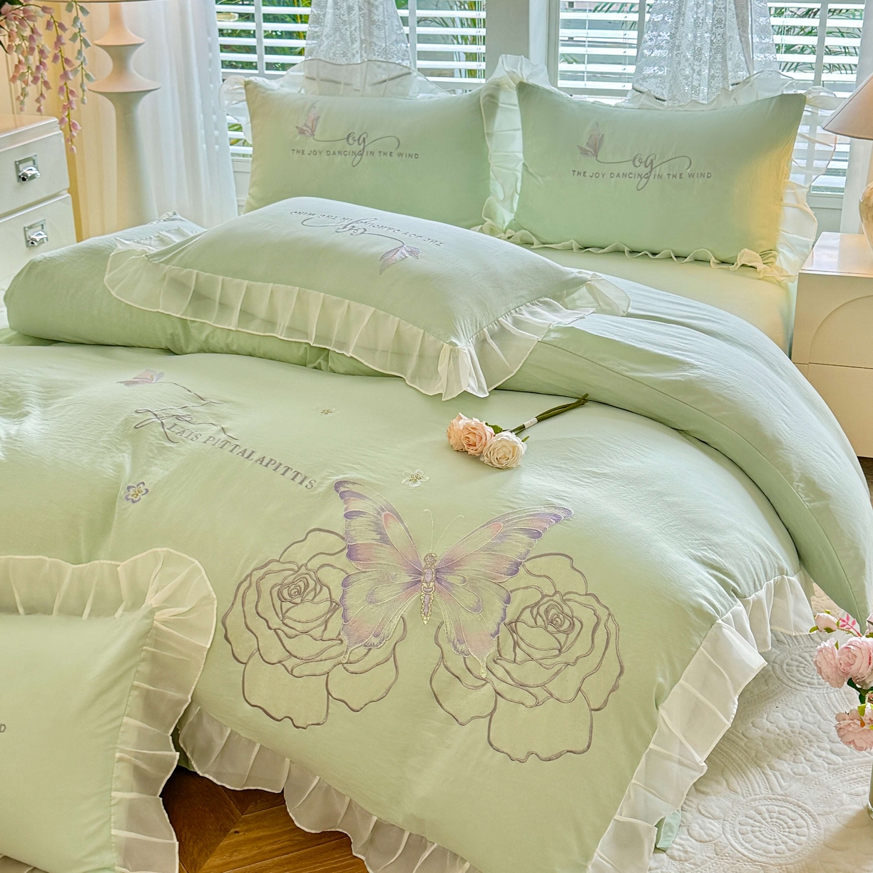 91家纺网 家纺一手货源 找家纺 大麦乐田 2025新款法式少女心水洗公主风贴布绣蕾丝花边四件套 花蝶之恋-嫩绿