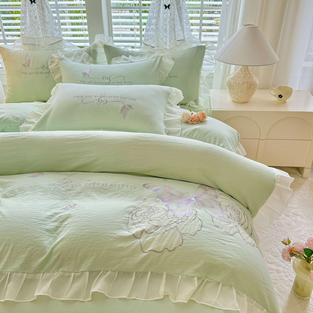 91家纺网 家纺一手货源 找家纺 大麦乐田 2025新款法式少女心水洗公主风贴布绣蕾丝花边四件套 花蝶之恋-嫩绿