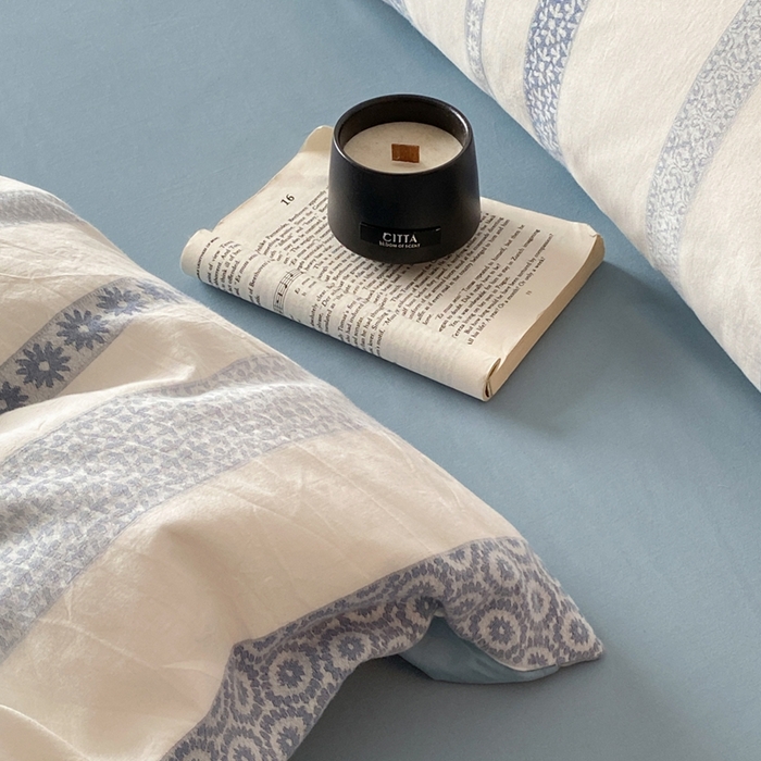 91家纺网 家纺一手货源 找家纺 言一 2025秋冬新品A类60S新疆长绒棉纯棉陶瓷轻磨毛四件套水洗棉提花全棉床单被套 雏菊-月光蓝