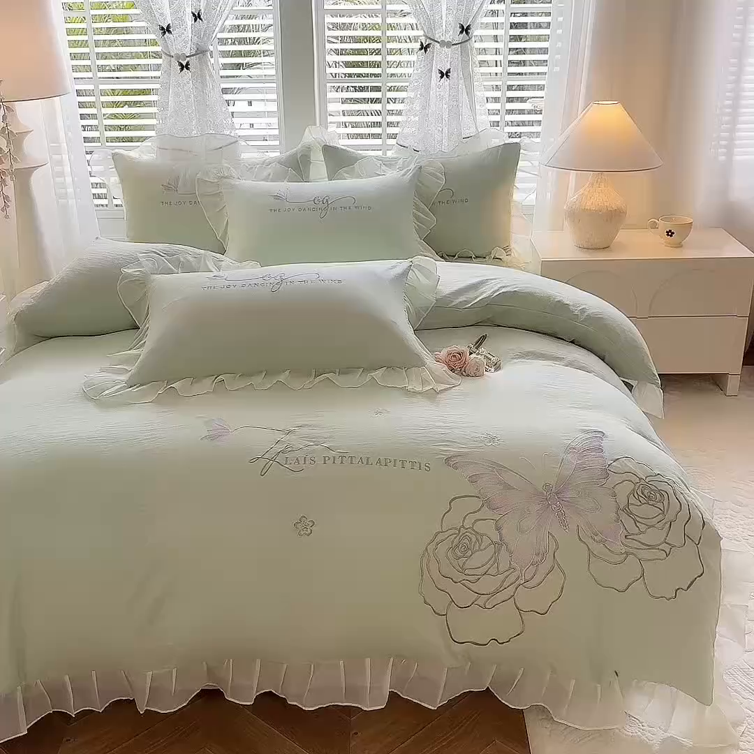 91家纺网 家纺一手货源 找家纺 大麦乐田 2025新款法式少女心水洗公主风贴布绣蕾丝花边四件套 花蝶之恋-嫩绿