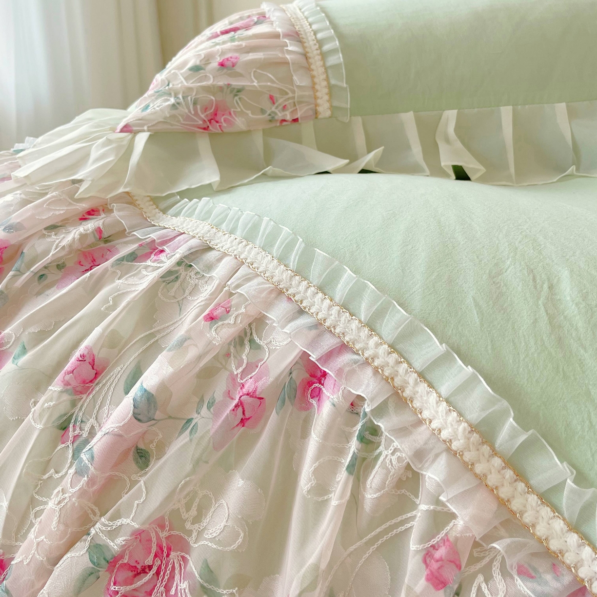 91家纺网 家纺一手货源 找家纺 大麦乐田 2025新款法式少女心水洗糯小棉公主风蕾丝花边四件套 米兰春天-嫩绿