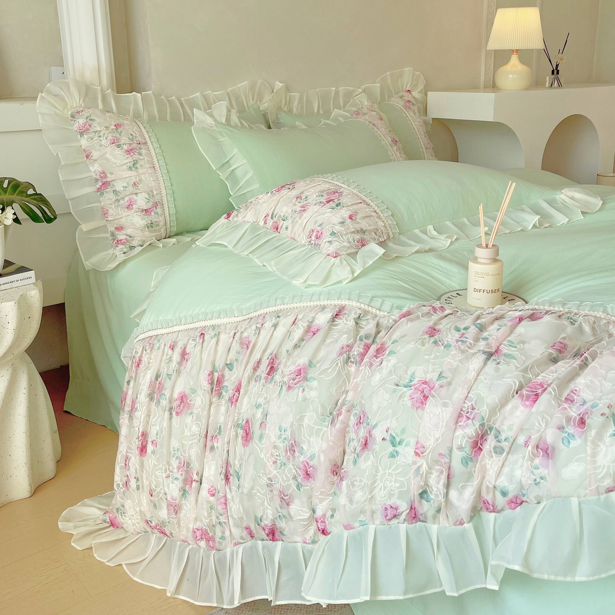 91家纺网 家纺一手货源 找家纺 大麦乐田 2025新款法式少女心水洗糯小棉公主风蕾丝花边四件套 米兰春天-嫩绿