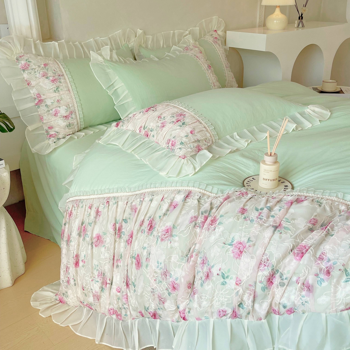 91家纺网 家纺一手货源 找家纺 大麦乐田 2025新款法式少女心水洗糯小棉公主风蕾丝花边四件套 米兰春天-嫩绿