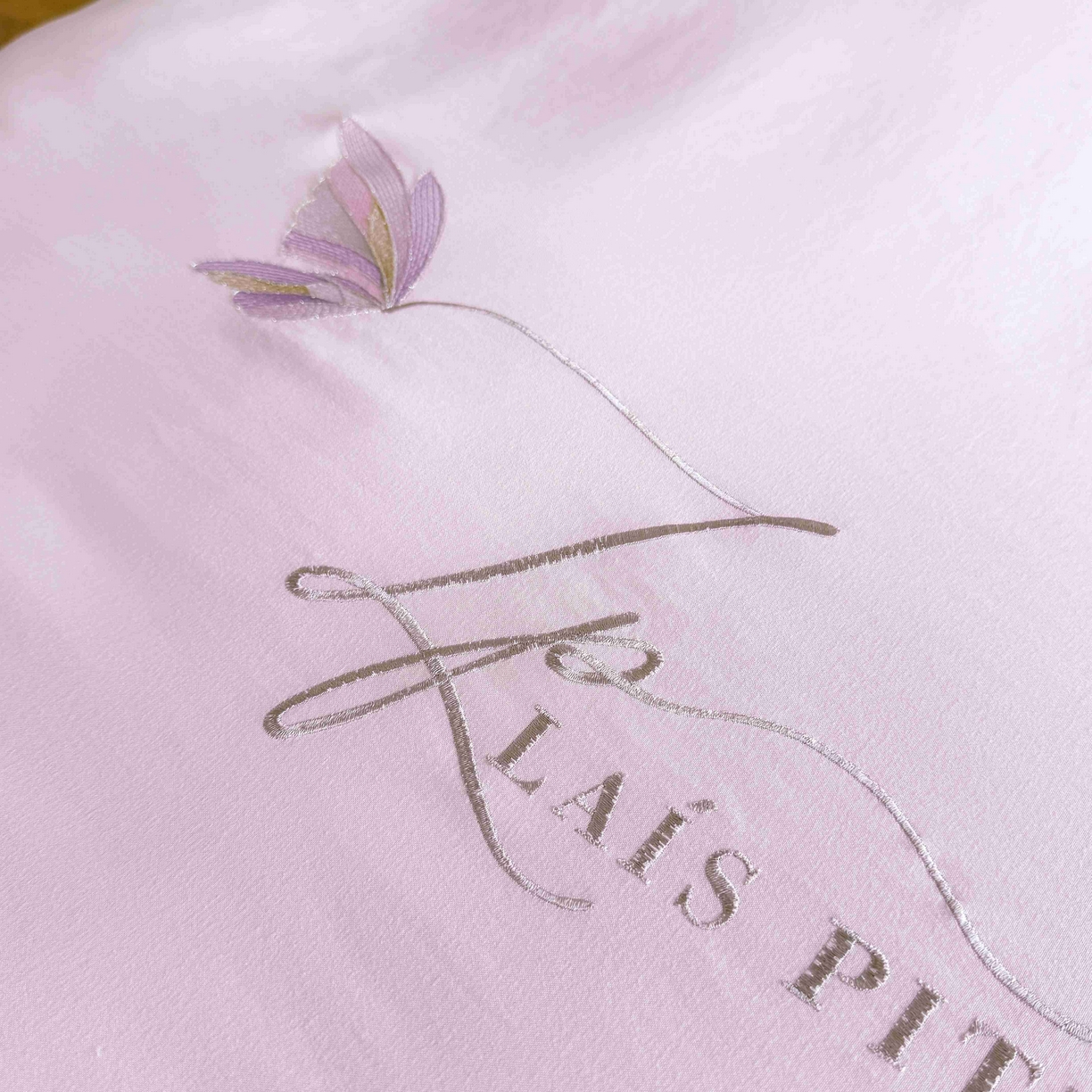 91家纺网 家纺一手货源 找家纺 大麦乐田 2025新款法式少女心水洗公主风贴布绣蕾丝花边四件套 花蝶之恋-嫩紫