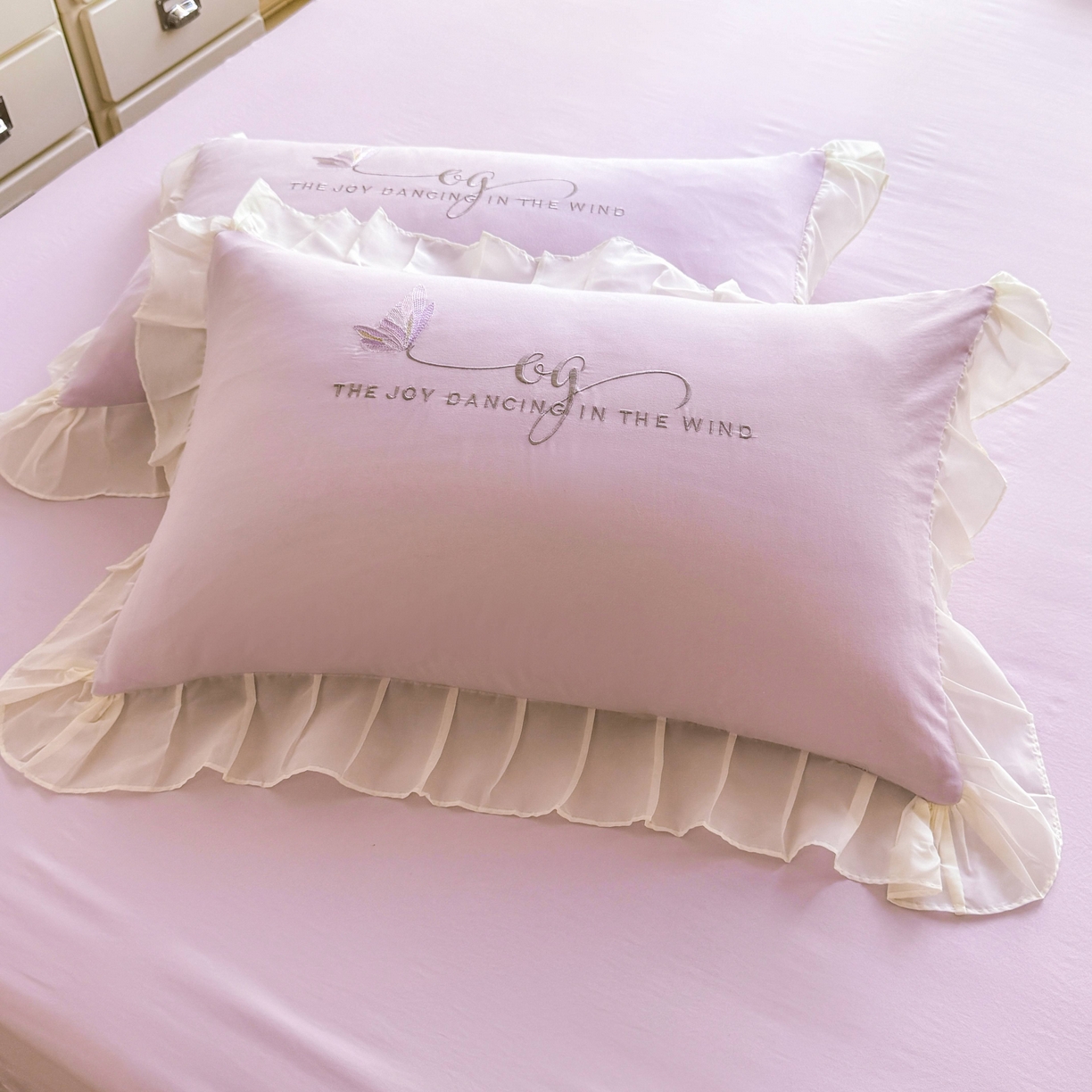 91家纺网 家纺一手货源 找家纺 大麦乐田 2025新款法式少女心水洗公主风贴布绣蕾丝花边四件套 花蝶之恋-嫩紫