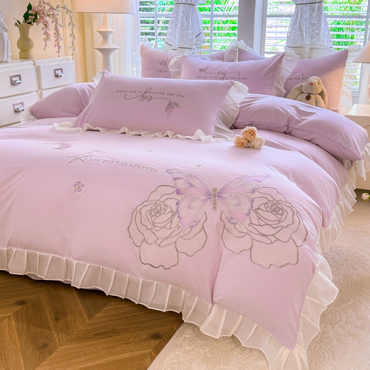 91家纺网 家纺一手货源 找家纺 大麦乐田 2025新款法式少女心水洗公主风贴布绣蕾丝花边四件套 花蝶之恋-嫩紫