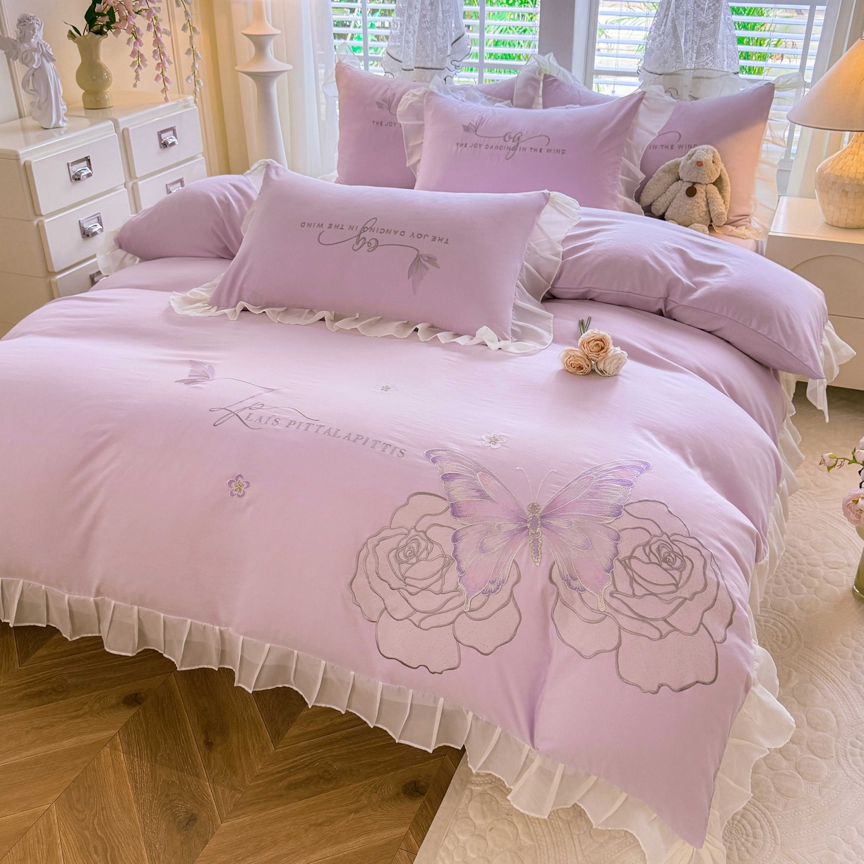 91家纺网 家纺一手货源 找家纺 大麦乐田 2025新款法式少女心水洗公主风贴布绣蕾丝花边四件套 花蝶之恋-嫩紫