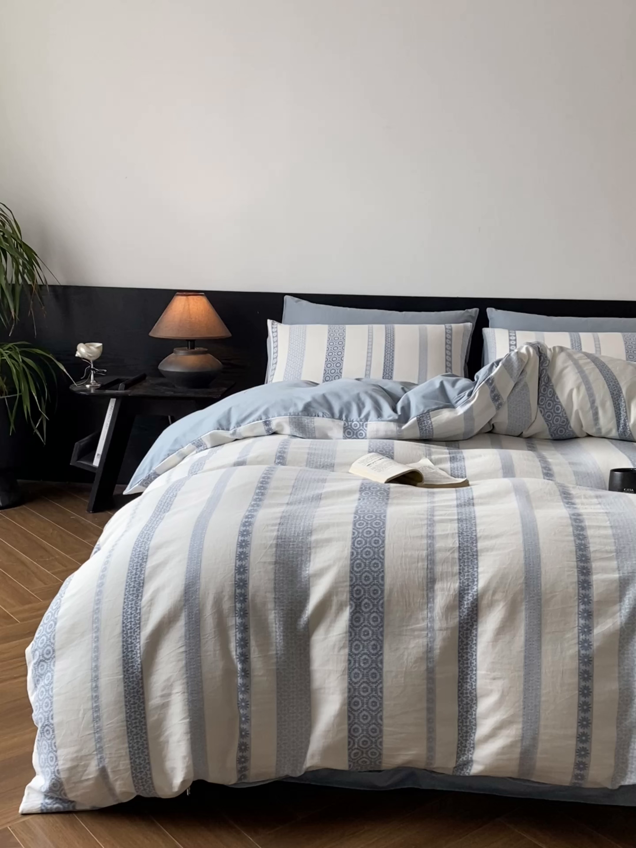 91家纺网 家纺一手货源 找家纺 言一 2025秋冬新品A类60S新疆长绒棉纯棉陶瓷轻磨毛四件套水洗棉提花全棉床单被套 雏菊-月光蓝