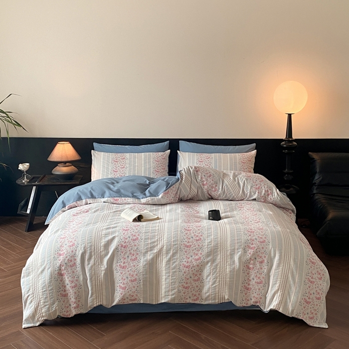 91家纺网 家纺一手货源 找家纺 言一 2025秋冬新品A类60S新疆长绒棉纯棉陶瓷轻磨毛四件套水洗棉提花全棉床单被套 蝶栩-粉蓝色