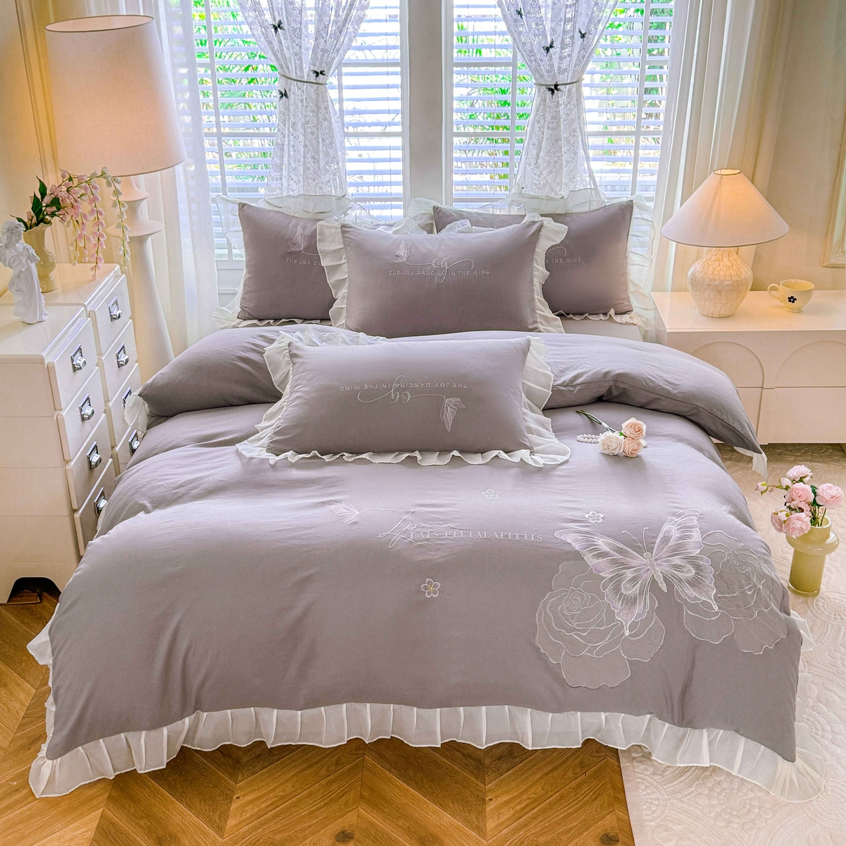 91家纺网 家纺一手货源 找家纺 大麦乐田 2025新款法式少女心水洗公主风贴布绣蕾丝花边四件套 花蝶之恋-绅士灰