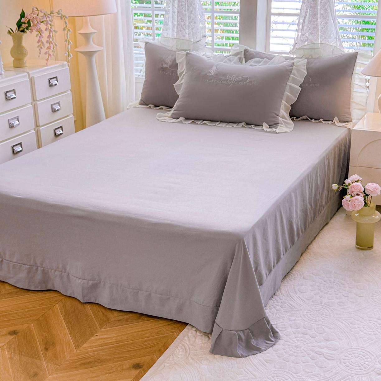 91家纺网 家纺一手货源 找家纺 大麦乐田 2025新款法式少女心水洗公主风贴布绣蕾丝花边四件套 花蝶之恋-绅士灰