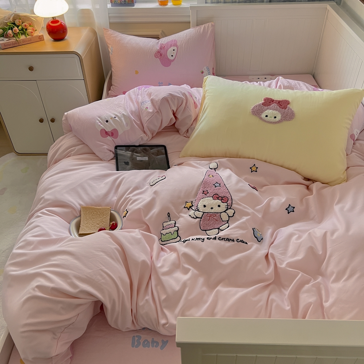 91家纺网 家纺一手货源 找家纺 （总）三元色 2025新款110克水洗云朵棉毛巾绣四件套