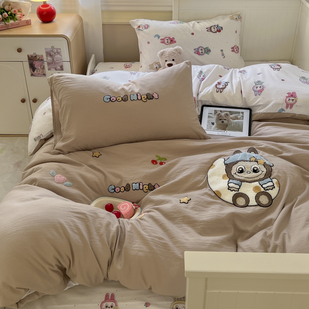 91家纺网 家纺一手货源 找家纺 （总）三元色 2025新款110克水洗云朵棉毛巾绣四件套