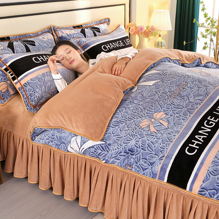 91家纺网 家纺一手货源 找家纺 橘姿 2025新款8-9斤床裙款牛奶绒四件套金貂绒法兰绒宝宝绒 邂逅