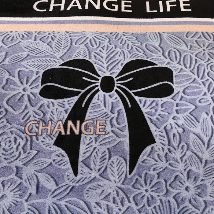 91家纺网 家纺一手货源 找家纺 橘姿 2025新款8-9斤床裙款牛奶绒四件套金貂绒法兰绒宝宝绒 邂逅