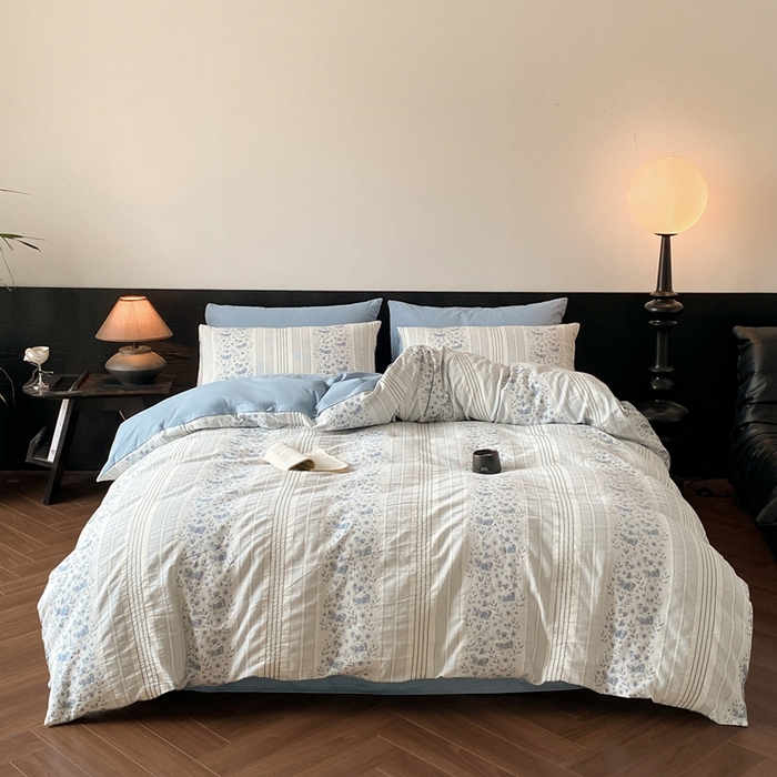 91家纺网 家纺一手货源 找家纺 言一 2025秋冬新品A类60S新疆长绒棉纯棉陶瓷轻磨毛四件套水洗棉提花全棉床单被套 蝶栩-天青藍