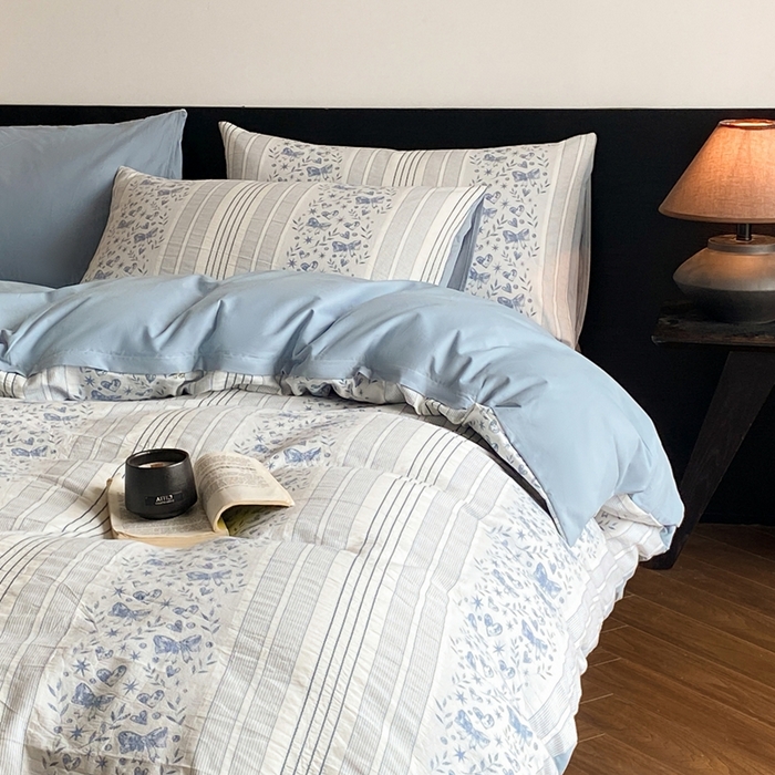 91家纺网 家纺一手货源 找家纺 言一 2025秋冬新品A类60S新疆长绒棉纯棉陶瓷轻磨毛四件套水洗棉提花全棉床单被套 蝶栩-天青藍