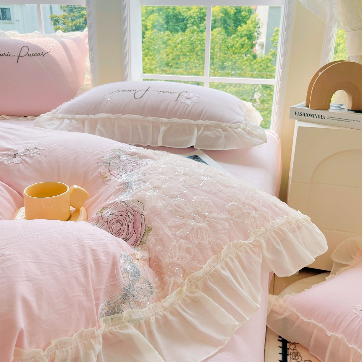 91家纺网 家纺一手货源 找家纺 （总）大麦乐田 2025新款公主风花边糯小棉刺绣贴布绣四件套