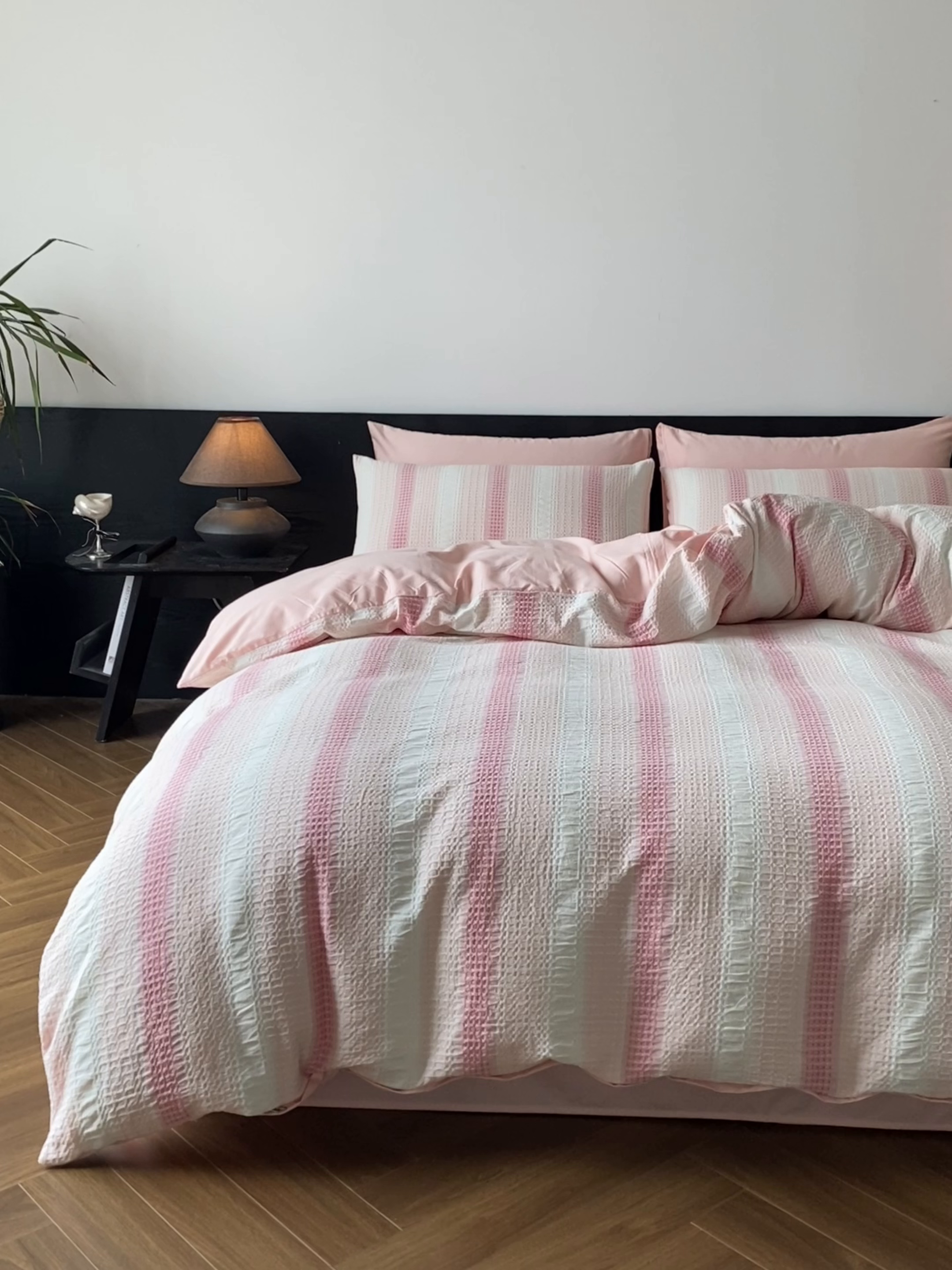 91家纺网 家纺一手货源 找家纺 言一 2025秋冬新品A类60S新疆长绒棉纯棉陶瓷轻磨毛四件套水洗棉提花全棉床单被套 流光-渐变粉