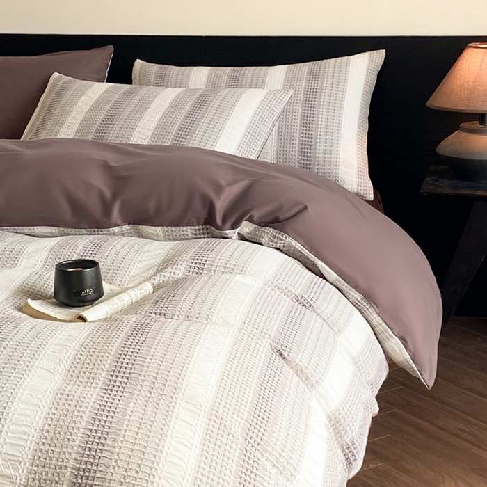 91家纺网 家纺一手货源 找家纺 言一 2025秋冬新品A类60S新疆长绒棉纯棉陶瓷轻磨毛四件套水洗棉提花全棉床单被套 流光-渐变咖