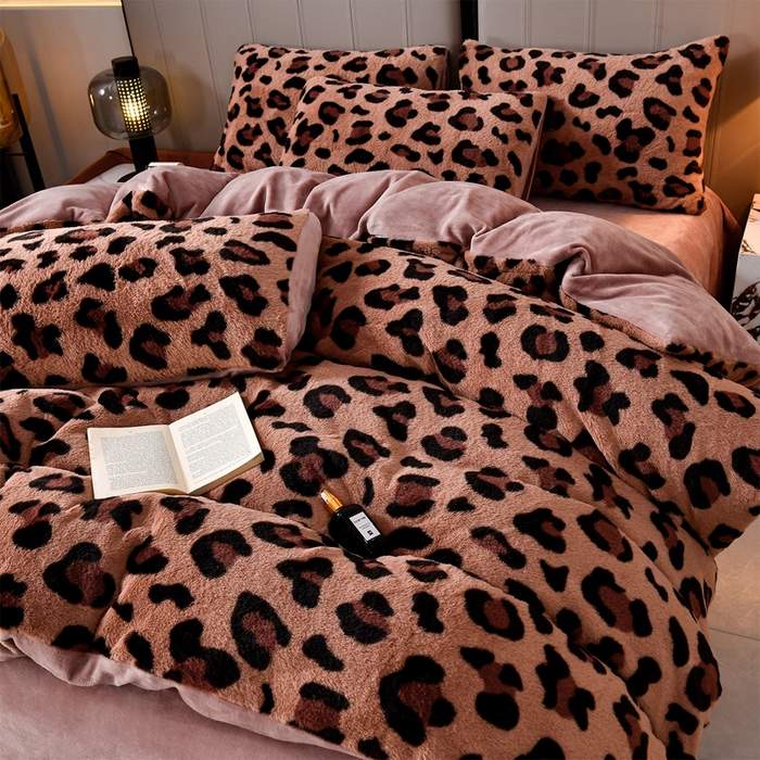 91家纺网 家纺一手货源 找家纺 梦之星 2025新款加厚8.5斤轻奢兔毛绒皮草绒牛奶绒四件套系列 轻奢-小豹纹