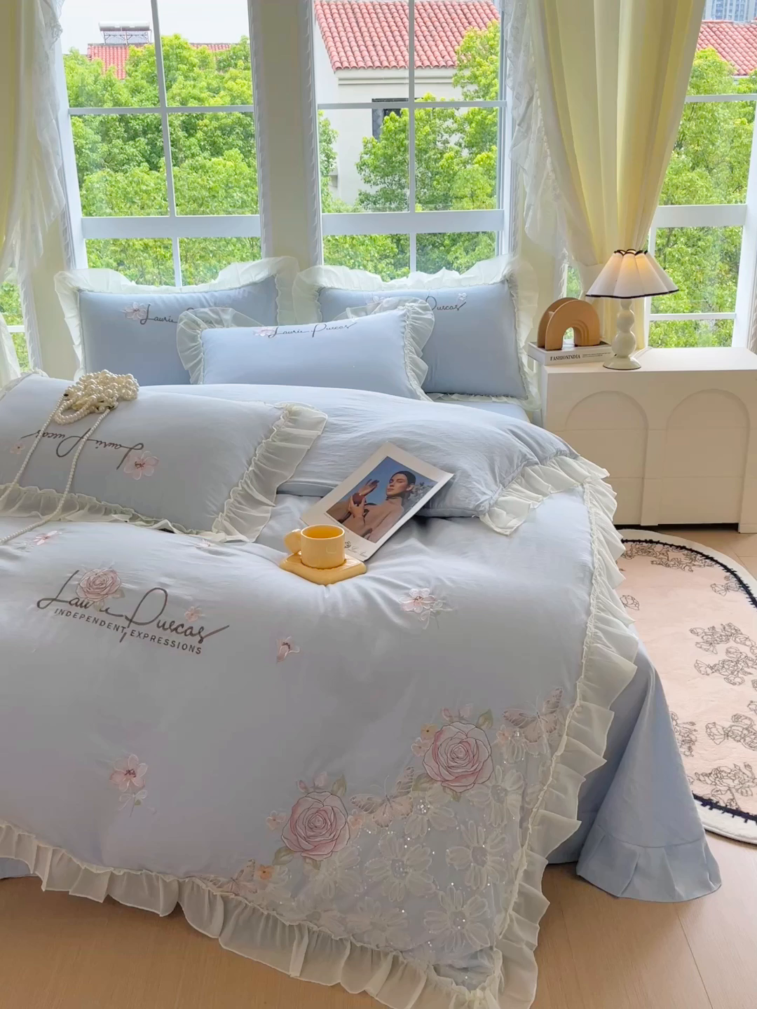 91家纺网 家纺一手货源 找家纺 大麦乐田 2025新款公主风花边糯小棉刺绣贴布绣四件套 美丽邂逅-浅兰