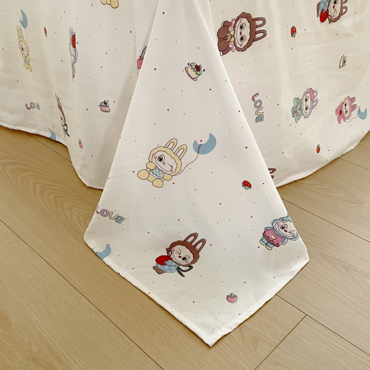 91家纺网 家纺一手货源 找家纺 三元色 2025新款110克水洗云朵棉毛巾绣四件套 草莓bubu