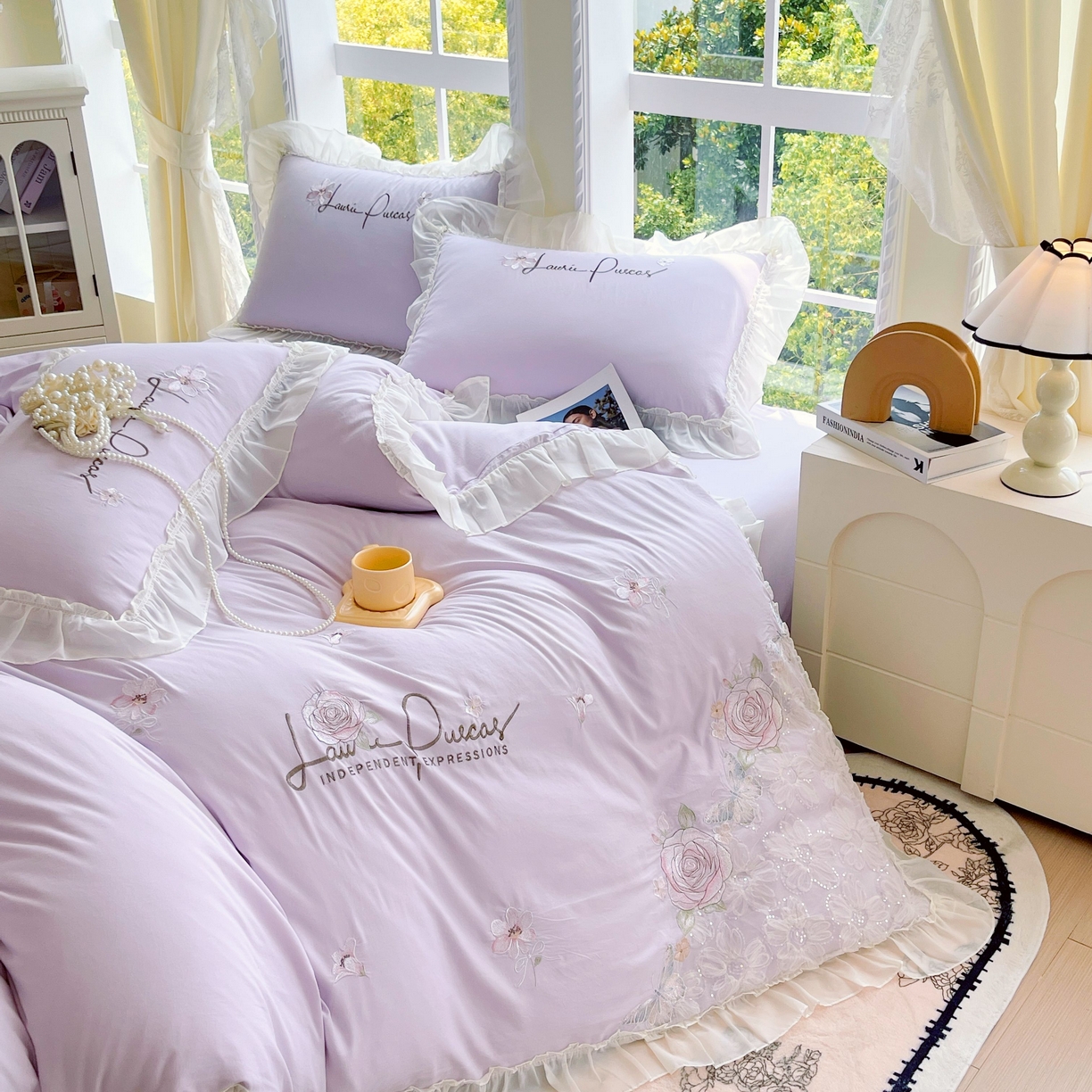 91家纺网 家纺一手货源 找家纺 大麦乐田 2025新款公主风花边糯小棉刺绣贴布绣四件套 美丽邂逅-嫩紫