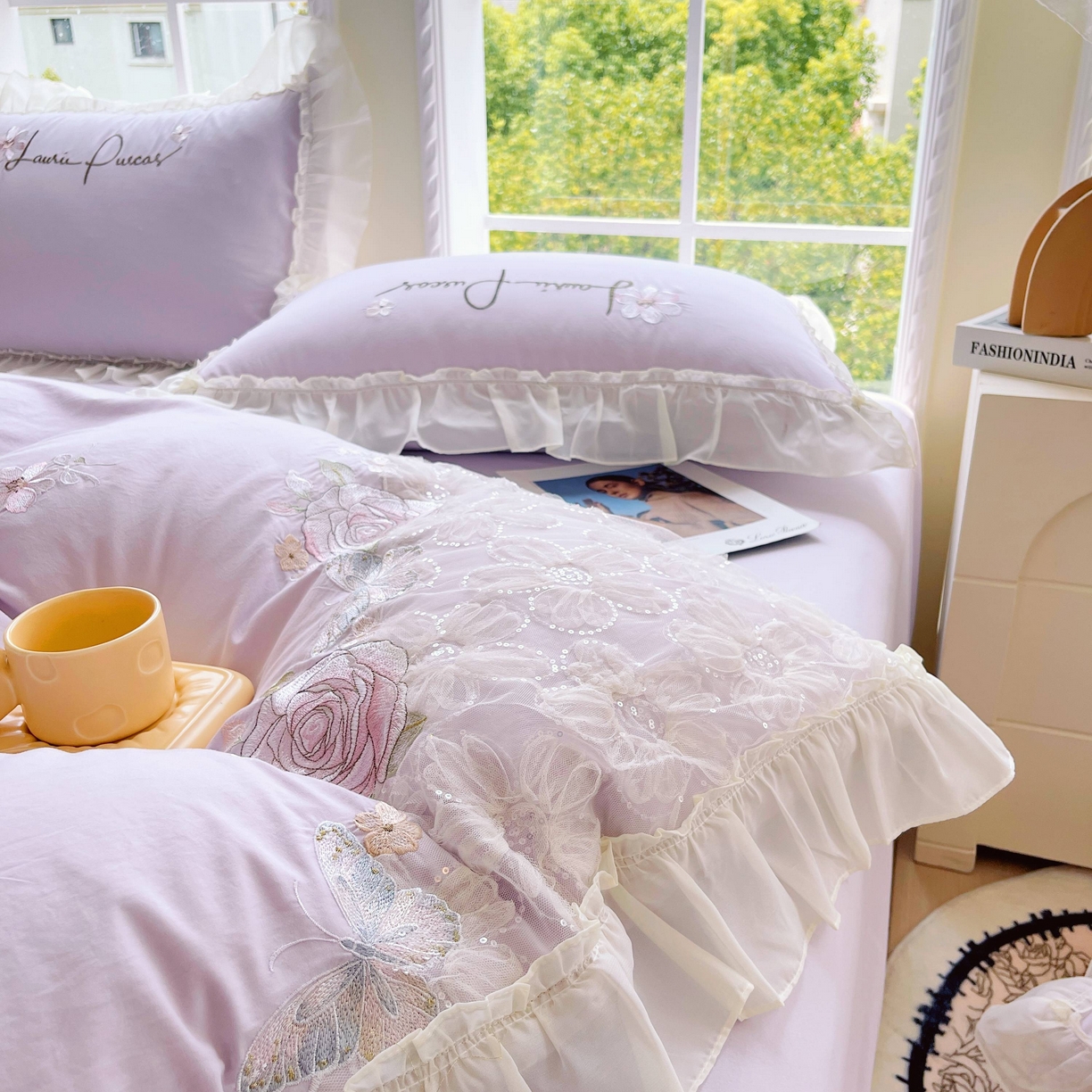 91家纺网 家纺一手货源 找家纺 大麦乐田 2025新款公主风花边糯小棉刺绣贴布绣四件套 美丽邂逅-嫩紫