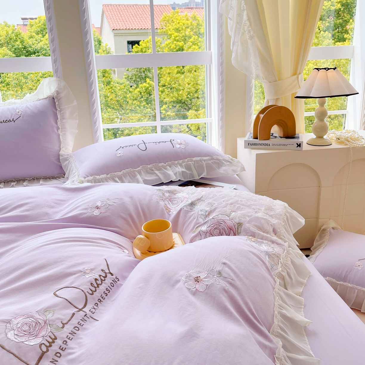 91家纺网 家纺一手货源 找家纺 大麦乐田 2025新款公主风花边糯小棉刺绣贴布绣四件套 美丽邂逅-嫩紫