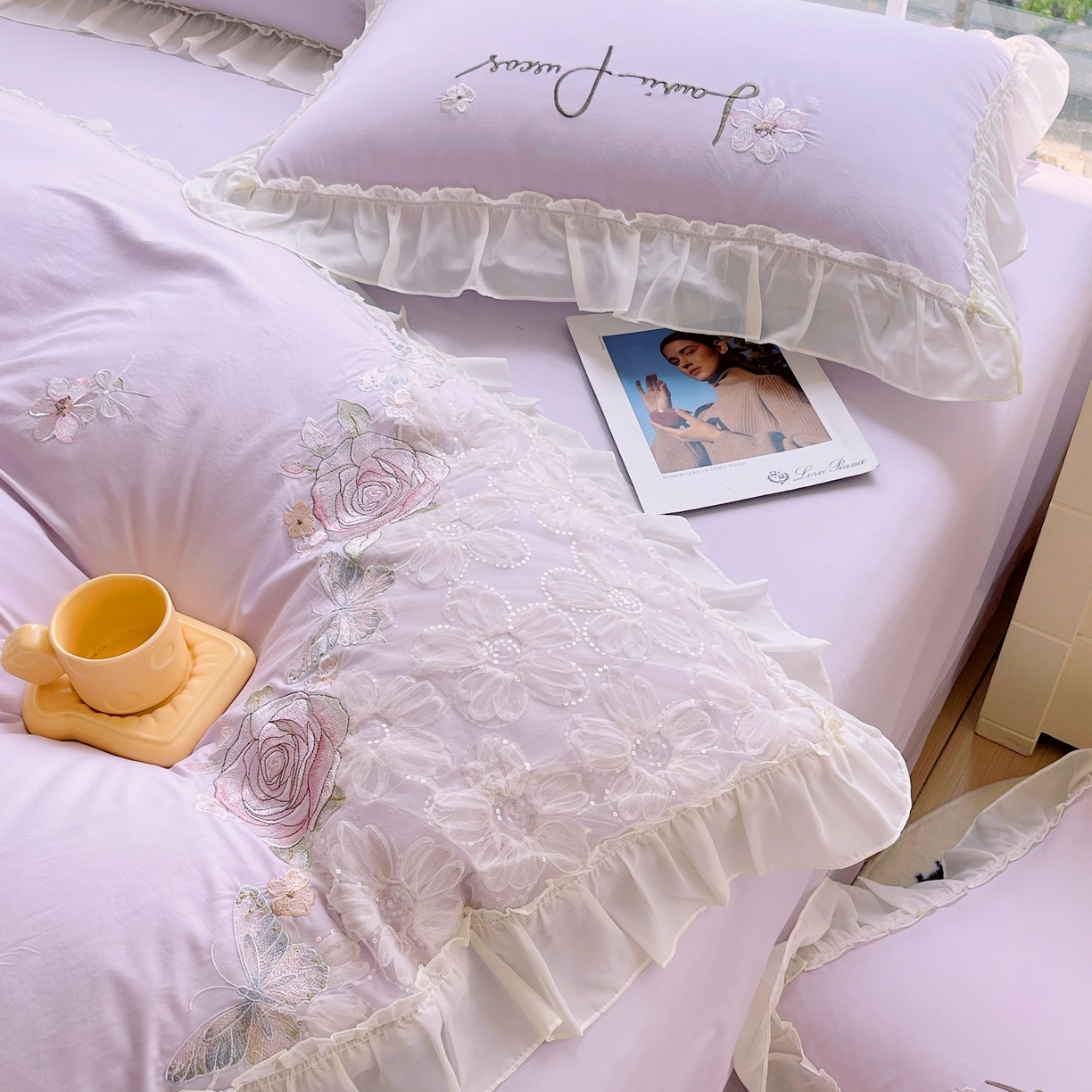 91家纺网 家纺一手货源 找家纺 大麦乐田 2025新款公主风花边糯小棉刺绣贴布绣四件套 美丽邂逅-嫩紫