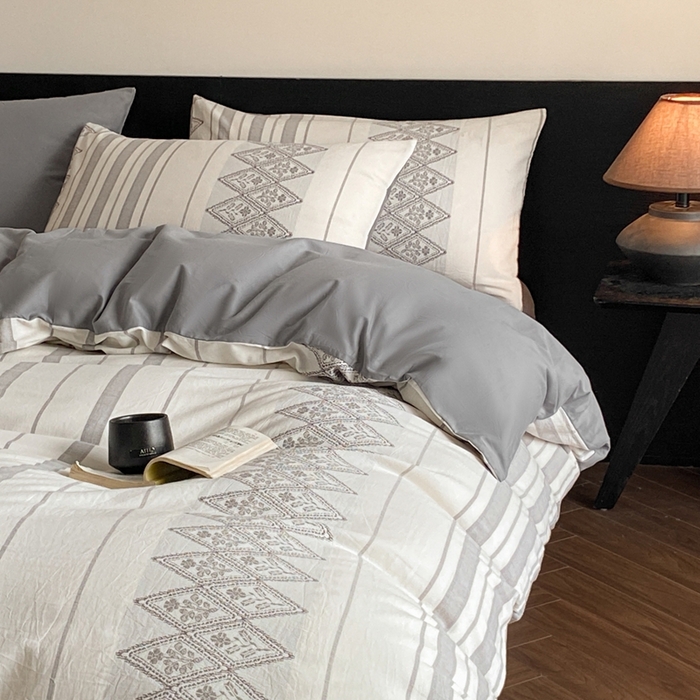 91家纺网 家纺一手货源 找家纺 言一 2025秋冬新品A类60S新疆长绒棉纯棉陶瓷轻磨毛四件套水洗棉提花全棉床单被套 千帆-灰自