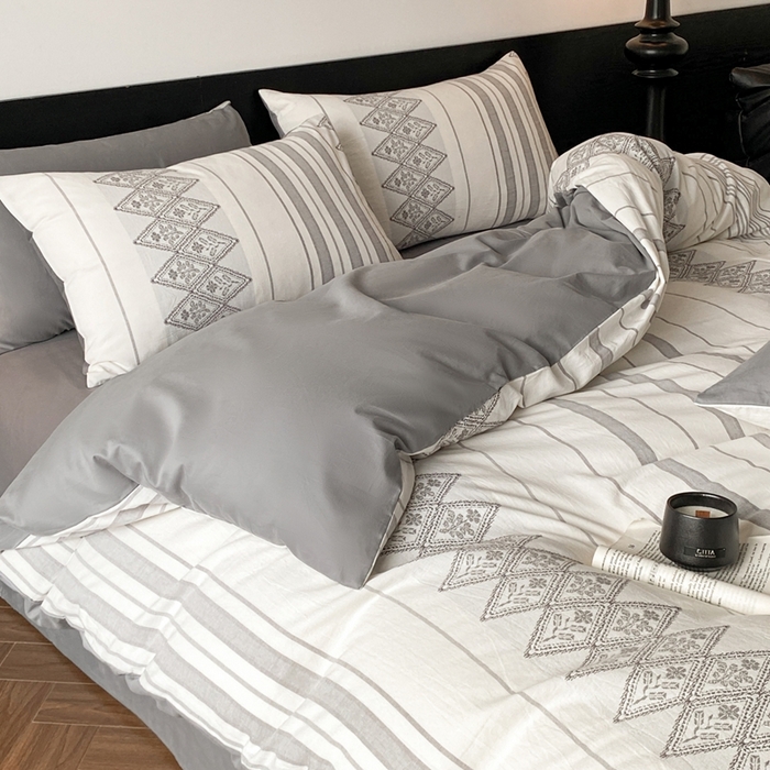 91家纺网 家纺一手货源 找家纺 言一 2025秋冬新品A类60S新疆长绒棉纯棉陶瓷轻磨毛四件套水洗棉提花全棉床单被套 千帆-灰自