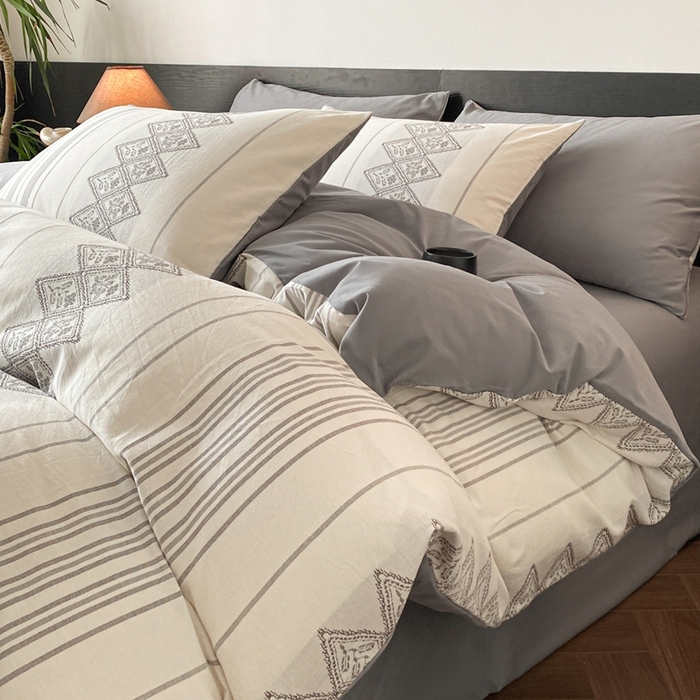 91家纺网 家纺一手货源 找家纺 言一 2025秋冬新品A类60S新疆长绒棉纯棉陶瓷轻磨毛四件套水洗棉提花全棉床单被套 千帆-灰自