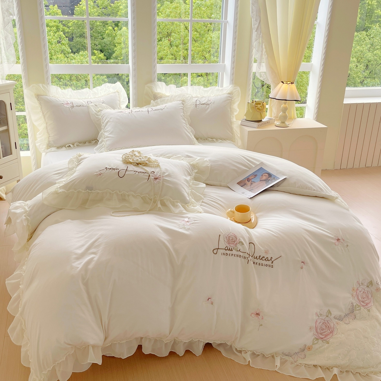 91家纺网 家纺一手货源 找家纺 大麦乐田 2025新款公主风花边糯小棉刺绣贴布绣四件套 美丽邂逅-嫩米